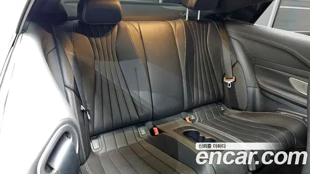 Mercedes-Benz E-Class 2022 — Photo 13/20