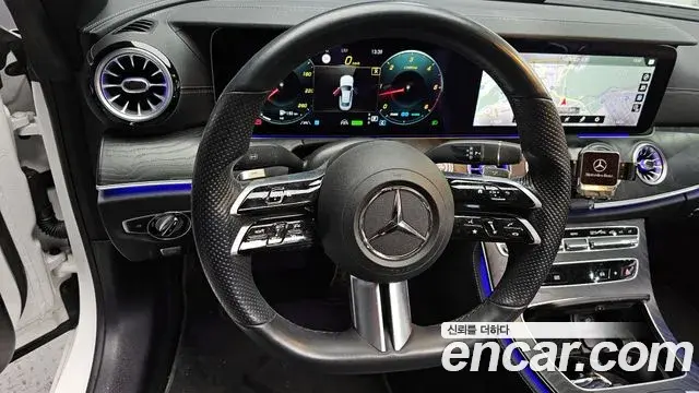 Mercedes-Benz E-Class 2022 — Photo 3/20