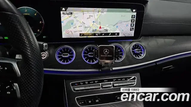 Mercedes-Benz E-Class 2022 — Photo 6/20