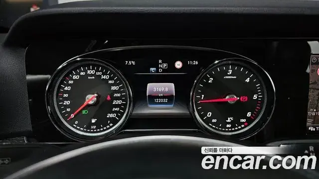 Mercedes-Benz E-Class 2018 — ფოტო 9/20