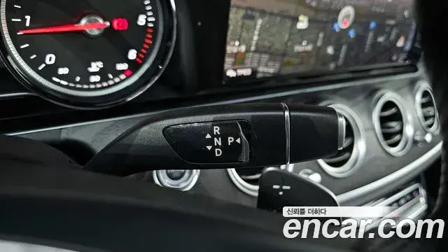 Mercedes-Benz E-Class 2018 — ფოტო 13/20