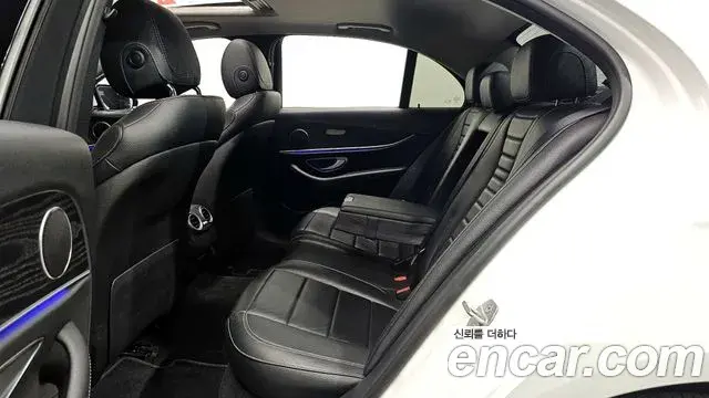 Mercedes-Benz E-Class 2018 — ფოტო 4/20