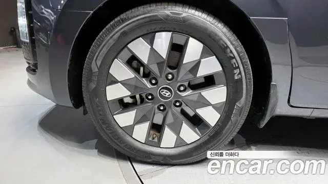 Hyundai Staria 2022 — Фото 5/20