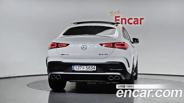 Mercedes-Benz GLE-Class 2021 — Photo 10/20