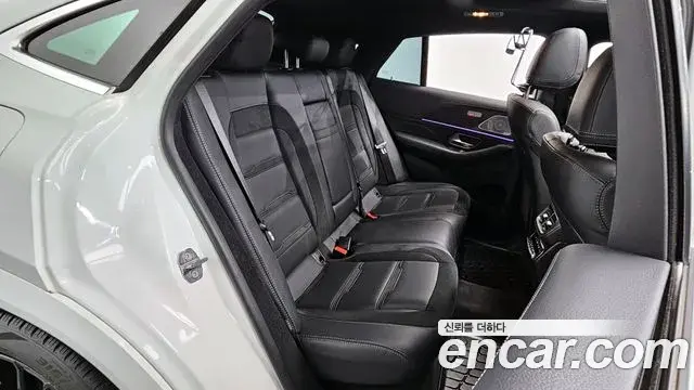 Mercedes-Benz GLE-Class 2021 — Photo 11/20