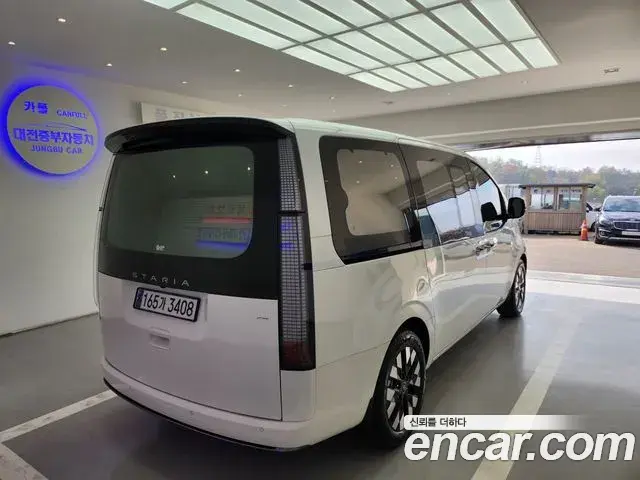 Hyundai Staria 2025 — Photo 7/20