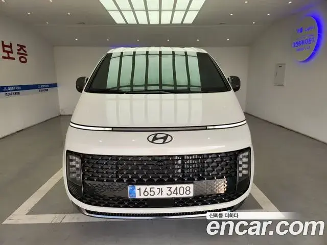 Hyundai Staria 2025 — Photo 2/20