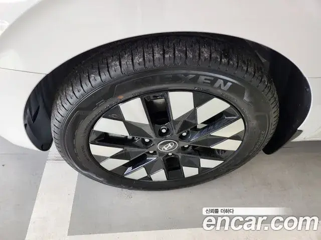 Hyundai Staria 2025 — Photo 3/20