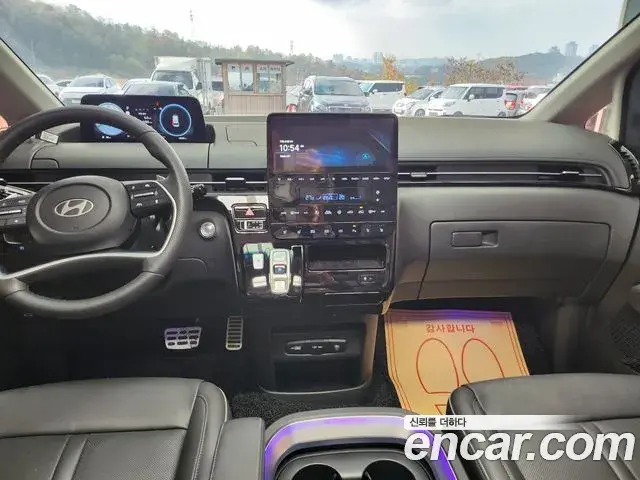 Hyundai Staria 2025 — Photo 14/20