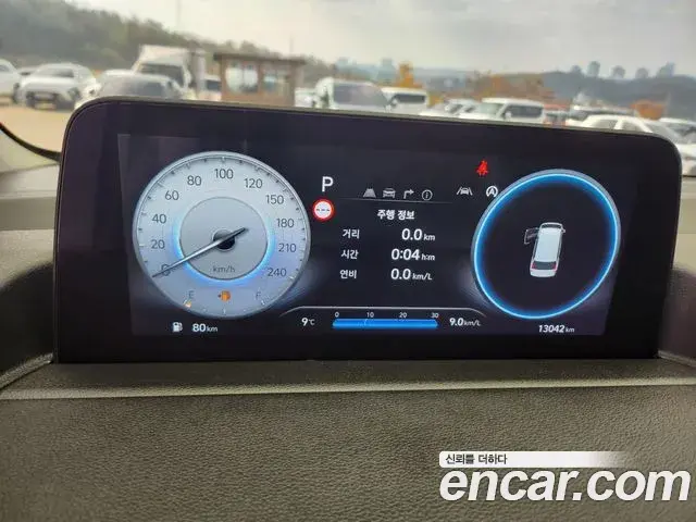 Hyundai Staria 2025 — Photo 13/20