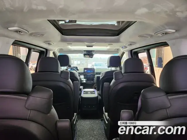 Hyundai Staria 2025 — Photo 10/20