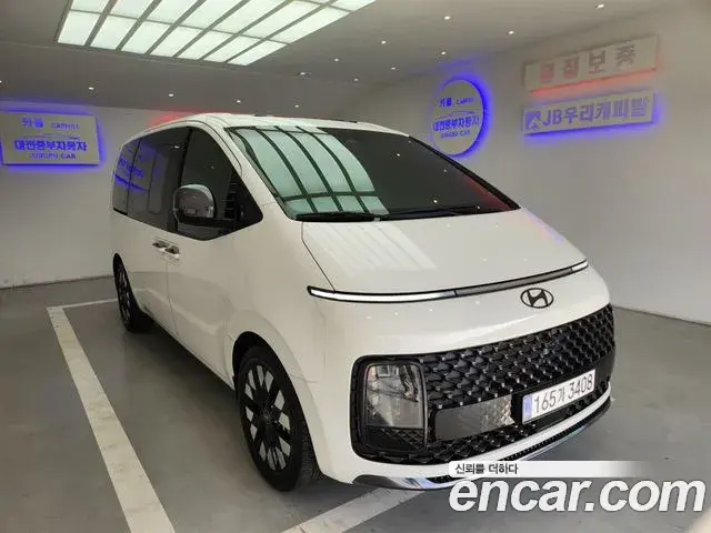 Hyundai Staria 2025 — Photo 16/20