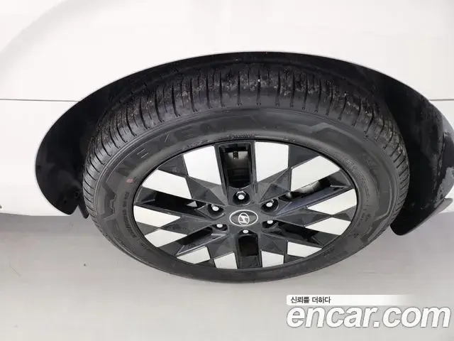 Hyundai Staria 2025 — Photo 17/20