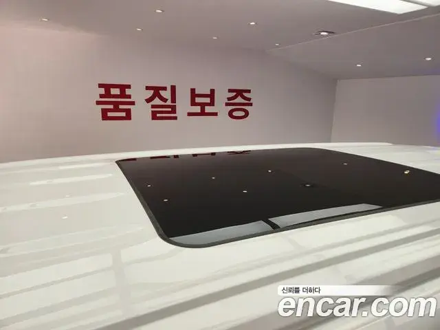 Hyundai Staria 2025 — Photo 20/20