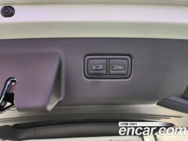 Hyundai Staria 2025 — Photo 5/20