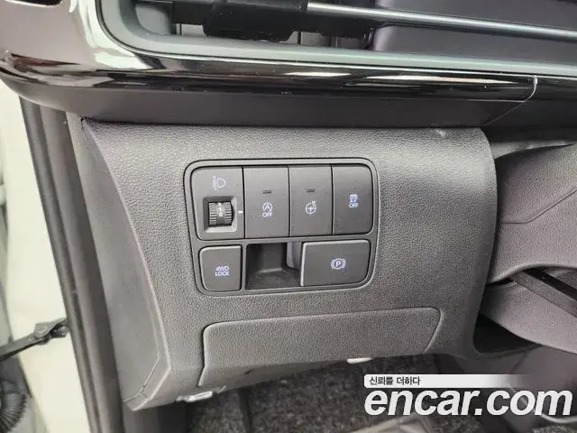 Hyundai Staria 2025 — Photo 8/20