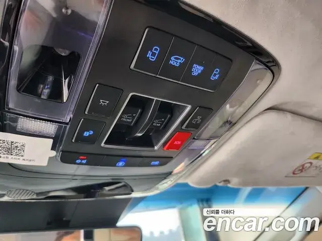 Hyundai Staria 2025 — Photo 15/20