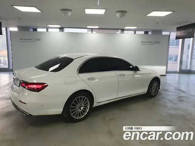 Mercedes-Benz E-Class 2023 — ფოტო 5/17