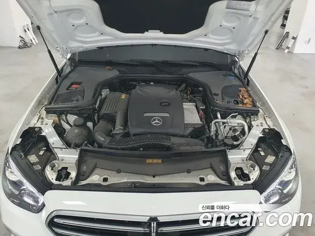 Mercedes-Benz E-Class 2023 — ფოტო 12/17