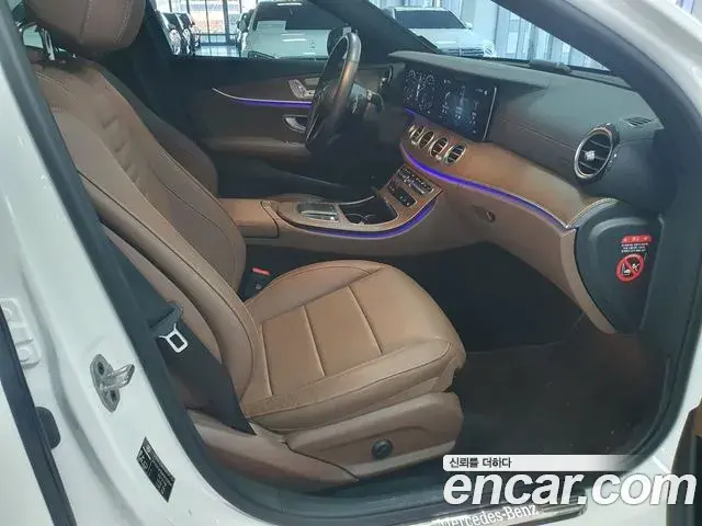 Mercedes-Benz E-Class 2023 — ფოტო 14/17