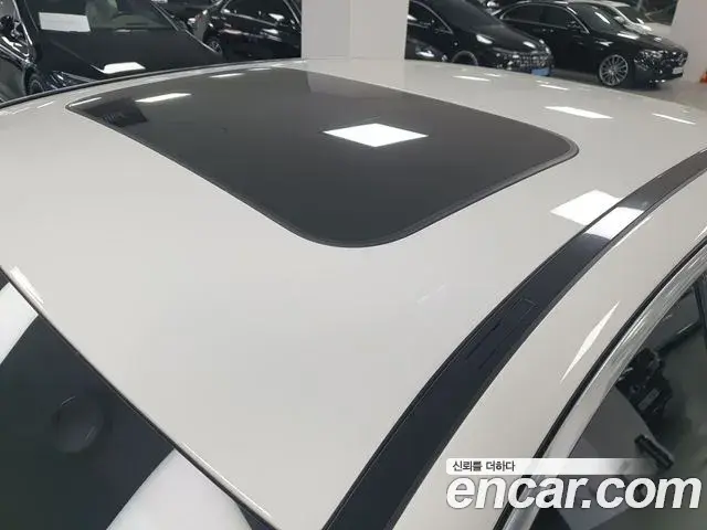 Mercedes-Benz E-Class 2023 — ფოტო 7/17
