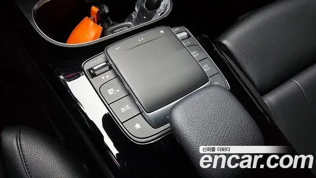 Mercedes-Benz A-Class 2022 — Photo 8/20