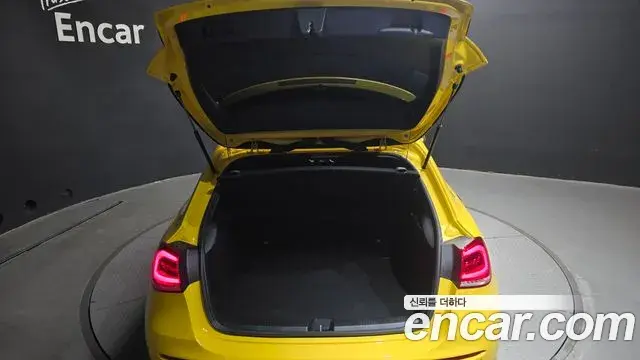 Mercedes-Benz A-Class 2022 — Photo 10/20