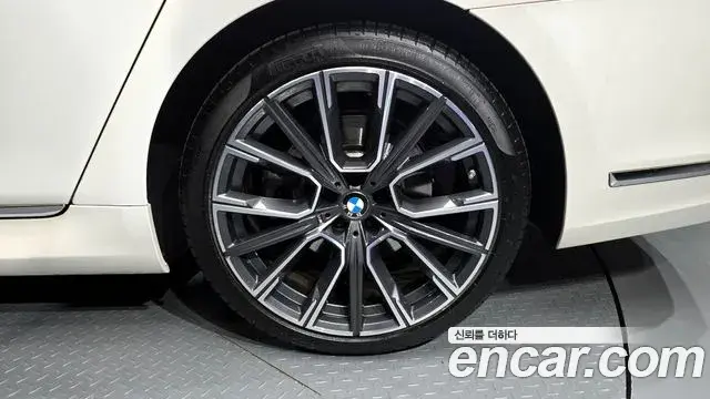BMW 7 Series 2021 — ფოტო 16/20