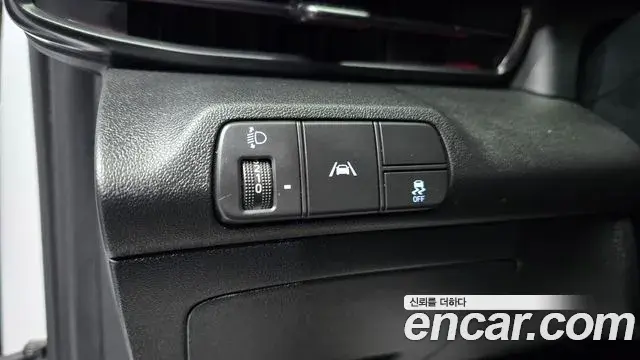 Hyundai The New Avante Hybrid 2021 — Photo 2/20
