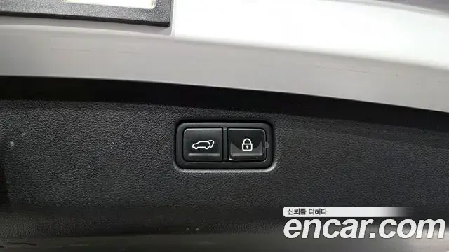 Genesis GV70 2021 — ფოტო 17/20