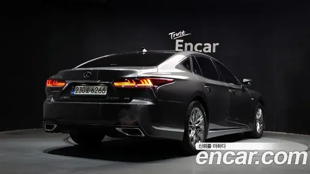 Lexus LS500 2018 — Photo 17/20