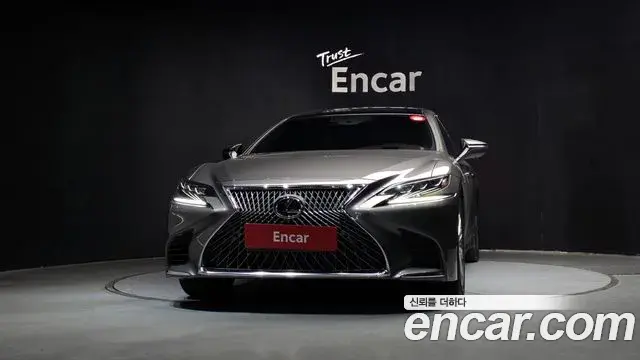 Lexus LS500 2018 — Photo 10/20