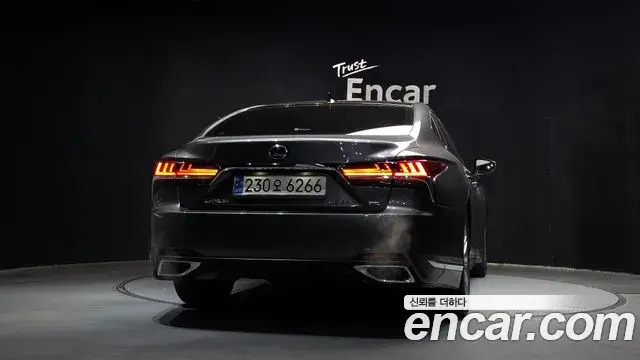 Lexus LS500 2018 — Photo 13/20