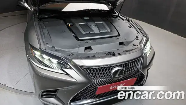 Lexus LS500 2018 — Photo 11/20