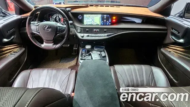Lexus LS500 2018 — Photo 7/20