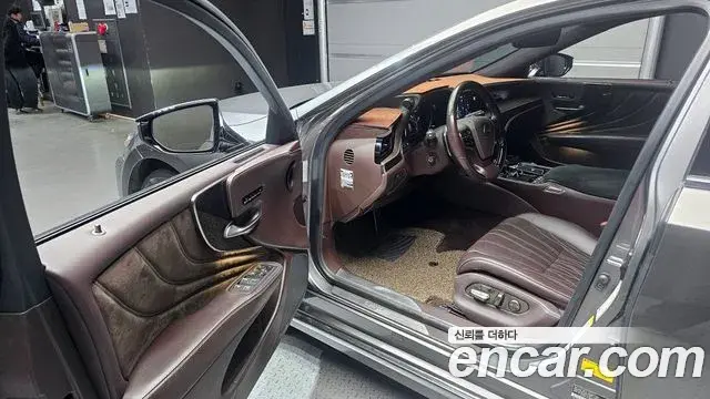 Lexus LS500 2018 — Photo 18/20