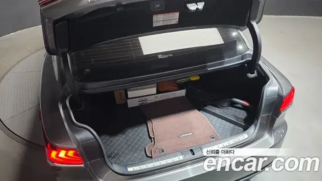 Lexus LS500 2018 — Photo 15/20