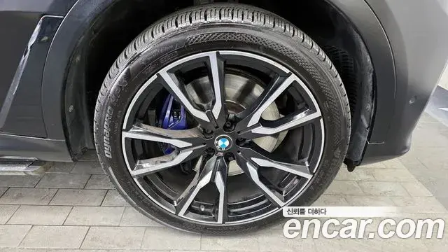 BMW X7 2019 — ფოტო 15/20