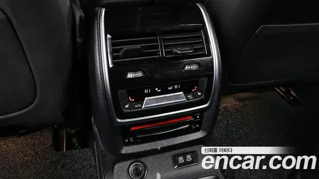 BMW X7 2019 — ფოტო 18/20