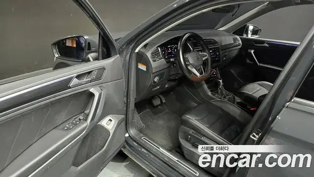 Volkswagen Tiguan 2021 — Photo 16/20