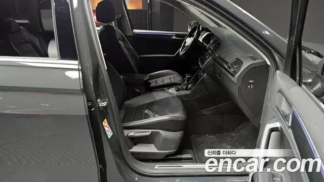 Volkswagen Tiguan 2021 — Photo 14/20
