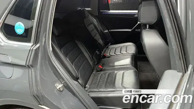 Volkswagen Tiguan 2021 — Photo 8/20