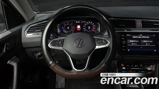 Volkswagen Tiguan 2021 — Photo 10/20