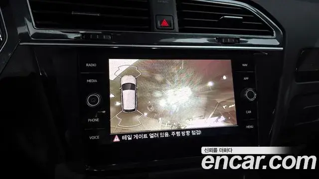 Volkswagen Tiguan 2021 — Photo 13/20