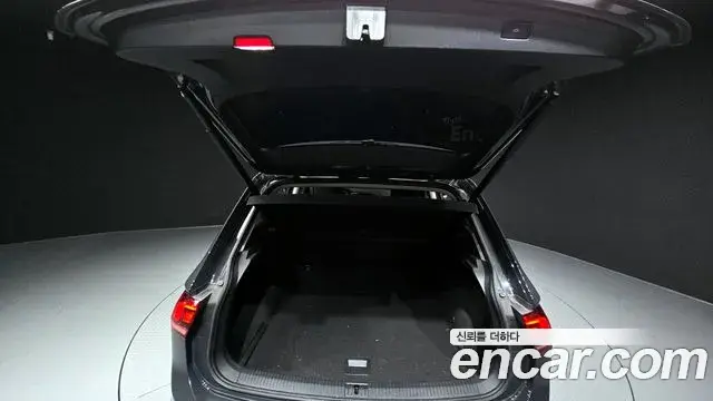 Volkswagen Tiguan 2021 — Photo 20/20