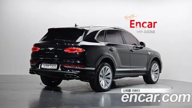 Bentley Bentayga 2023 — ფოტო 15/20