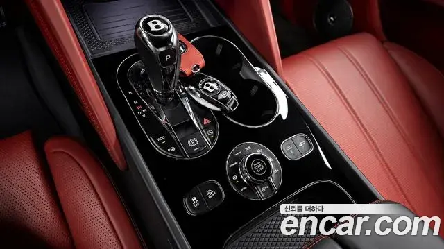 Bentley Bentayga 2023 — ფოტო 16/20