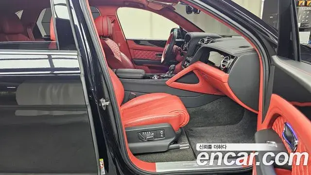 Bentley Bentayga 2023 — ფოტო 4/20