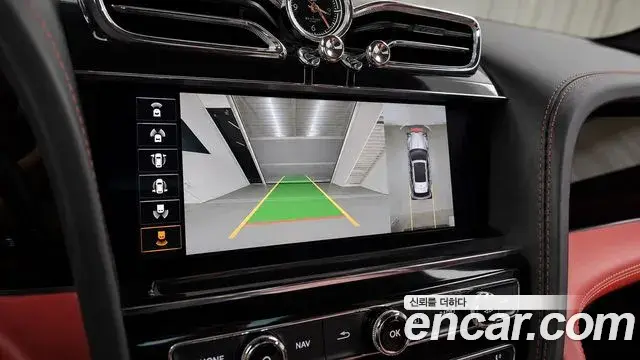 Bentley Bentayga 2023 — ფოტო 19/20