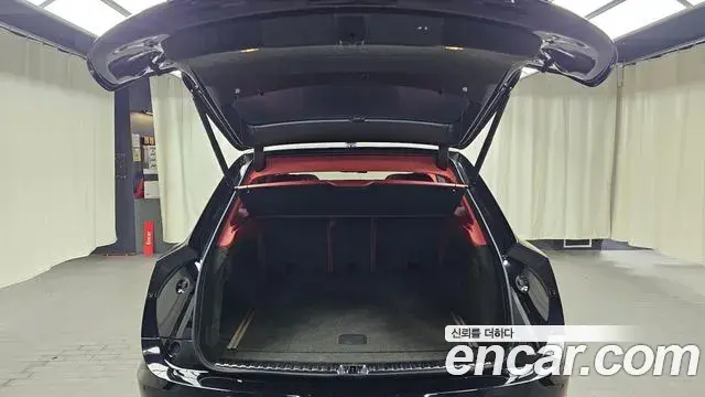 Bentley Bentayga 2023 — ფოტო 11/20